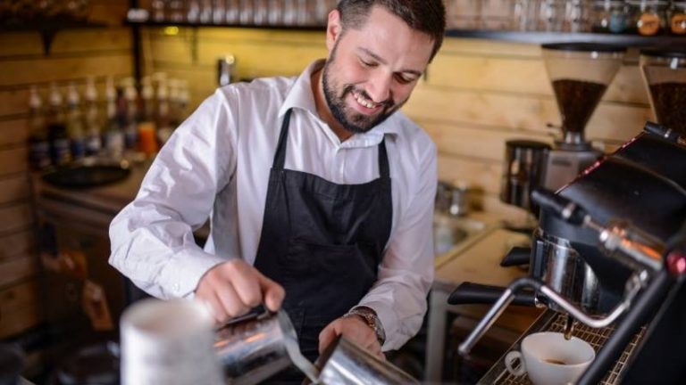 do-starbucks-baristas-make-tips-in-2022-your-full-guide