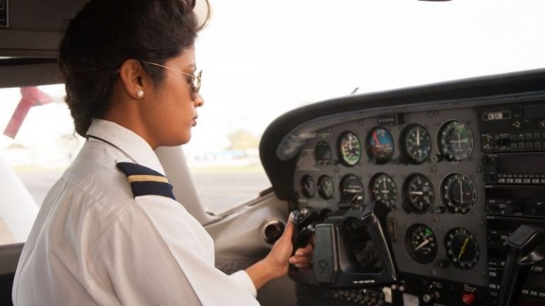 how-much-do-american-airlines-pilots-make-in-2023-guide